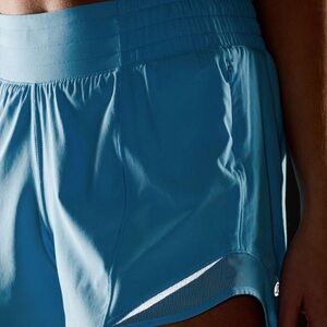 Lululemon Hotty Hot High-Rise Lined Short 4"
Kayak Blue Light Size 4